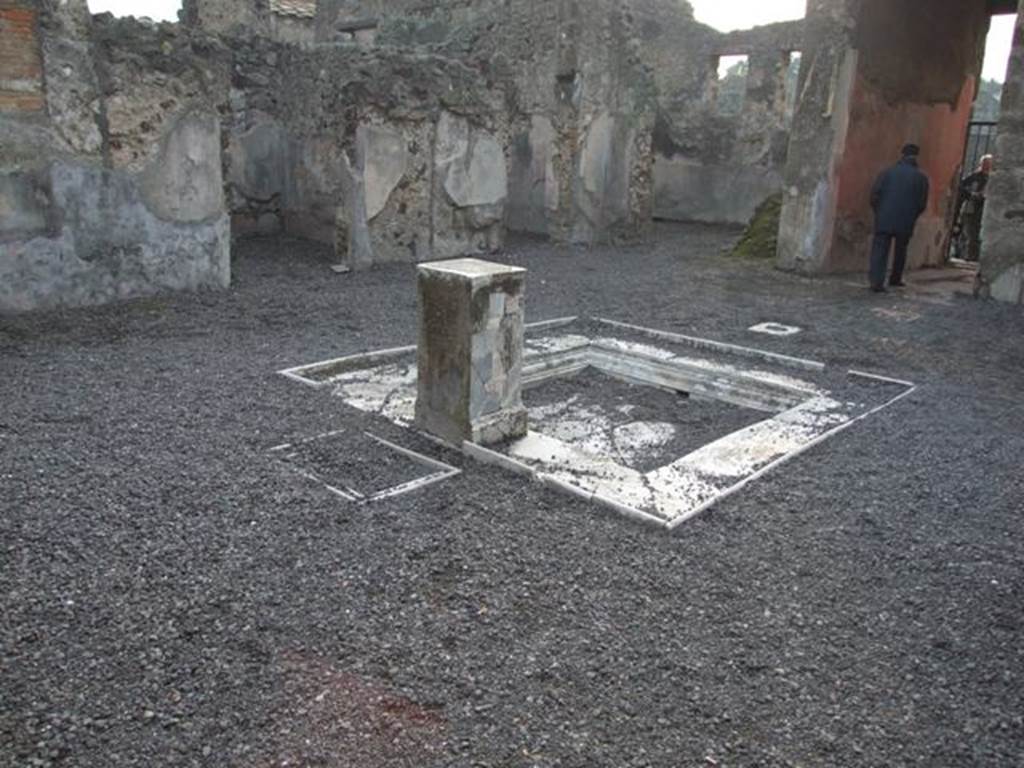 VI 9 2 Pompeii December 2007 Room 2 Atrium Impluvium 3 And Pedestal